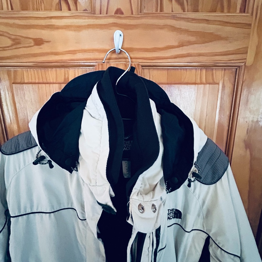 The North Face Black and Beige Jacket - Picture 12 of 13